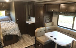 Your family adventure awaits! 2018 Sunseeker 2290S