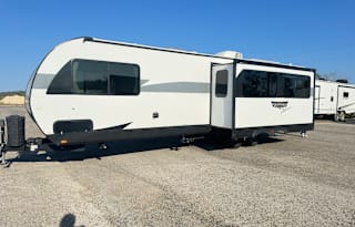 **2024 RV Rental – Your Home on Wheels!**