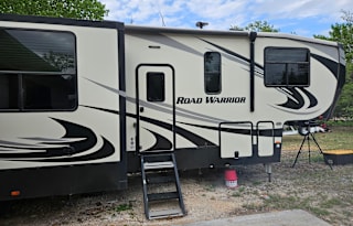 2019 Heartland Road Warrior 396