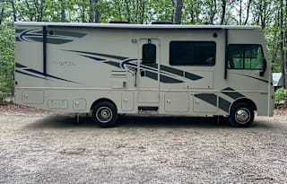 Winnebago-Superior Ride-Deluxe Living-Family Fun