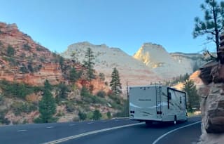 FULLY STOCKED!!  2019 Winnebago Minnie Winnie 31K