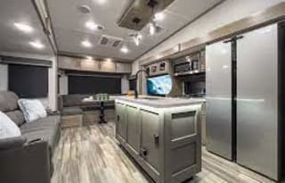 Luxury Family 5th wheel
