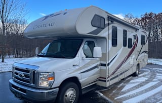 2015 Thor Motor Coach Chateau 28Z
