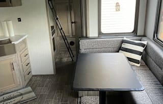 2021 Arctic Wolf fifth wheel