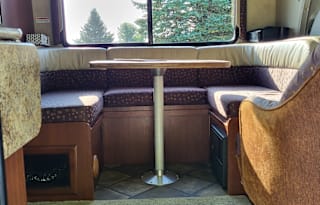 2014 Thor Motor Coach - Freedom Elite 23U