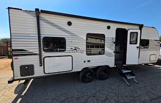 Pretty Awesome off grid light weight trailer!