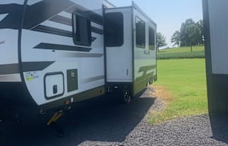 2022 heartland mallard  32’  rv rental