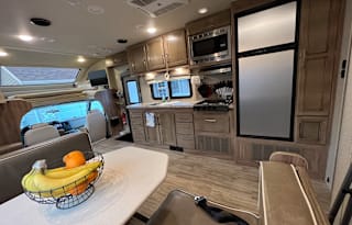 2019 Entegra Coach Odyssey 29V 32’