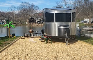 Flamingo Ridge - Lakeside Airstream in Blue Ridge