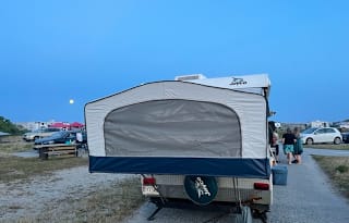 Family friendly pop up trailer