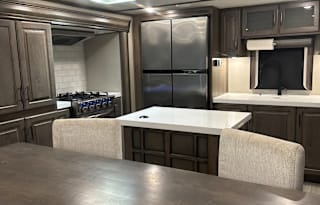 2022 Solitude 390RK  CAVA ROBLES SPECIAL