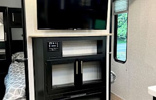 2022 GREY WOLF - PERFECT FAMILY CAMPER, SLEEPS 8