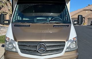 2017 Winnebago Navion 24G