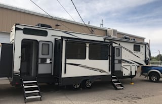 2020 Keystone Montana High Country 335BH