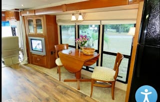 2005 Winnebago Horizon 40A