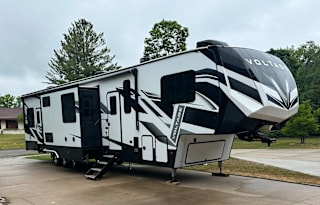 Luxury 45' Voltage Toy Hauler