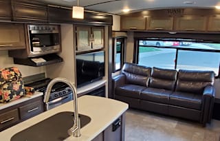2018 CrossRoads RV Sunset Trail Grand Reserve 33SI