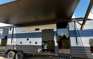2022 pet friendly Grey Wolf Toy Hauler
