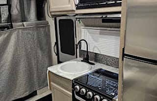 2022 26ft. Coachmen Cross Trail Class C RV