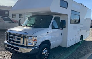 2017 Thor Motor Coach Four Winds 23A Grizzly5