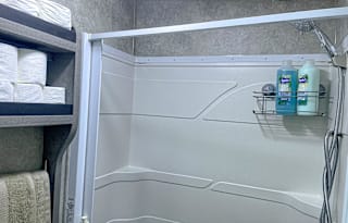 2008 Weekend Warrior Superlite 29ft sleeps 8
