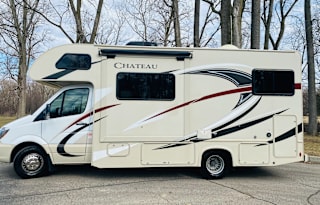 Mercedes Sprinter Thor Motor Coach Chateau 24 HL