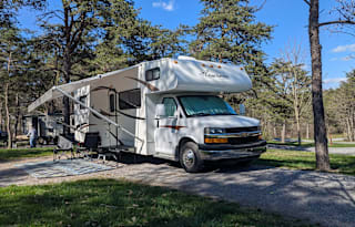 2014 Chevy RV of Altoona- Super Clean!