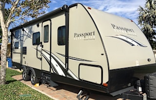 2017 Keystone RV Premier Ultra Lite 24RKPR