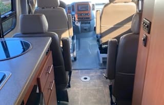 Practically NEW Mercedes Benz Winnebago ERA