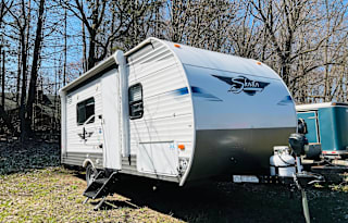 Happy Camper! 2021 Forest River Shasta 18FQ