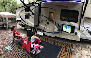 Elmer & Glo's HAUS on WHEELS  ( 2018 Thor ) 32 Ft