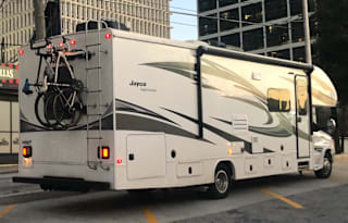 2018 Jayco Greyhawk 29MV - Like new!