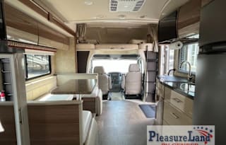 2017 Winnebago View - Easy to Drive!