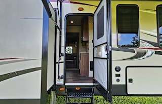2 Bedroom, 2 Bath Luxury RV