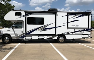 2021 BRAND NEW WINNEBAGO OUTLOOK