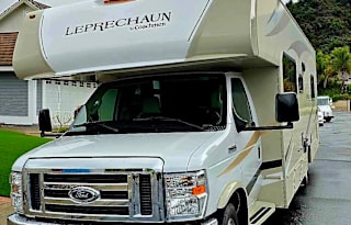 Beautiful Leprechaun Coachmen-Beginner's Dream!