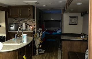 Travel trailer sleeps 10!!! Comes with everything