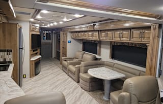 2019 Fleetwood Pace Arrow LXE 38K