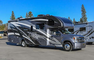 2021 Thor Omni 5 Star Luxury RV 4x4 Diesel