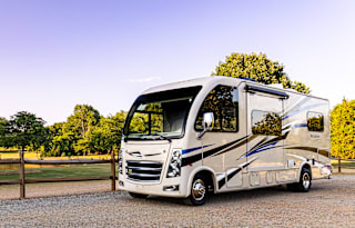 Compact, Luxurious, and Fully Stocked Motorhome!