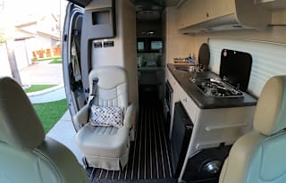 2014 Airstream RV Interstate Interstate Lounge Wardrobe