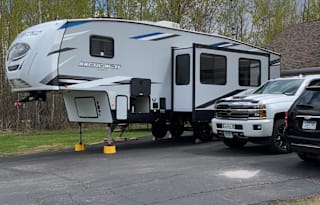 2021 Arctic Wolf fifth wheel