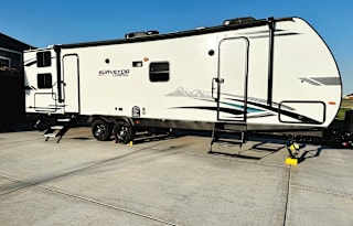 2022 Surveyor Legend 296QBLE