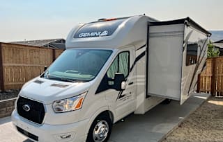 Fully Contained OFF-Grid Capable! AWD