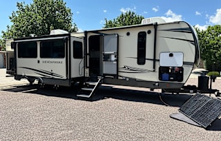 Spacious GLAMPING in “Big Gem”