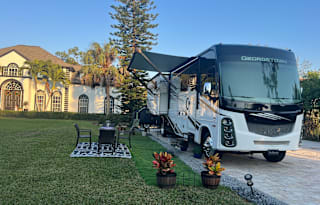 Luxury Georgetown 36B5 — Sleeps 9, 2 Full Baths