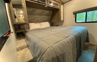 30’ RV,  King bed, Bunk Beds, Big kitchen