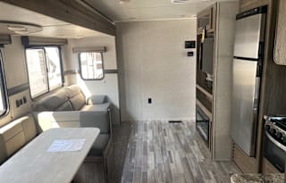 2022 CrossRoads RV Zinger ZR298FB