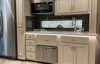 2022 Fleetwood RV Discovery 38N