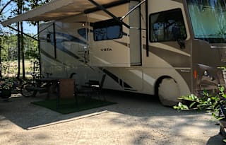 2015 Winnebago Vista 30T.